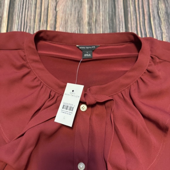 ANN TAYLOR - Ruffle Blouse - Picture 3 of 6